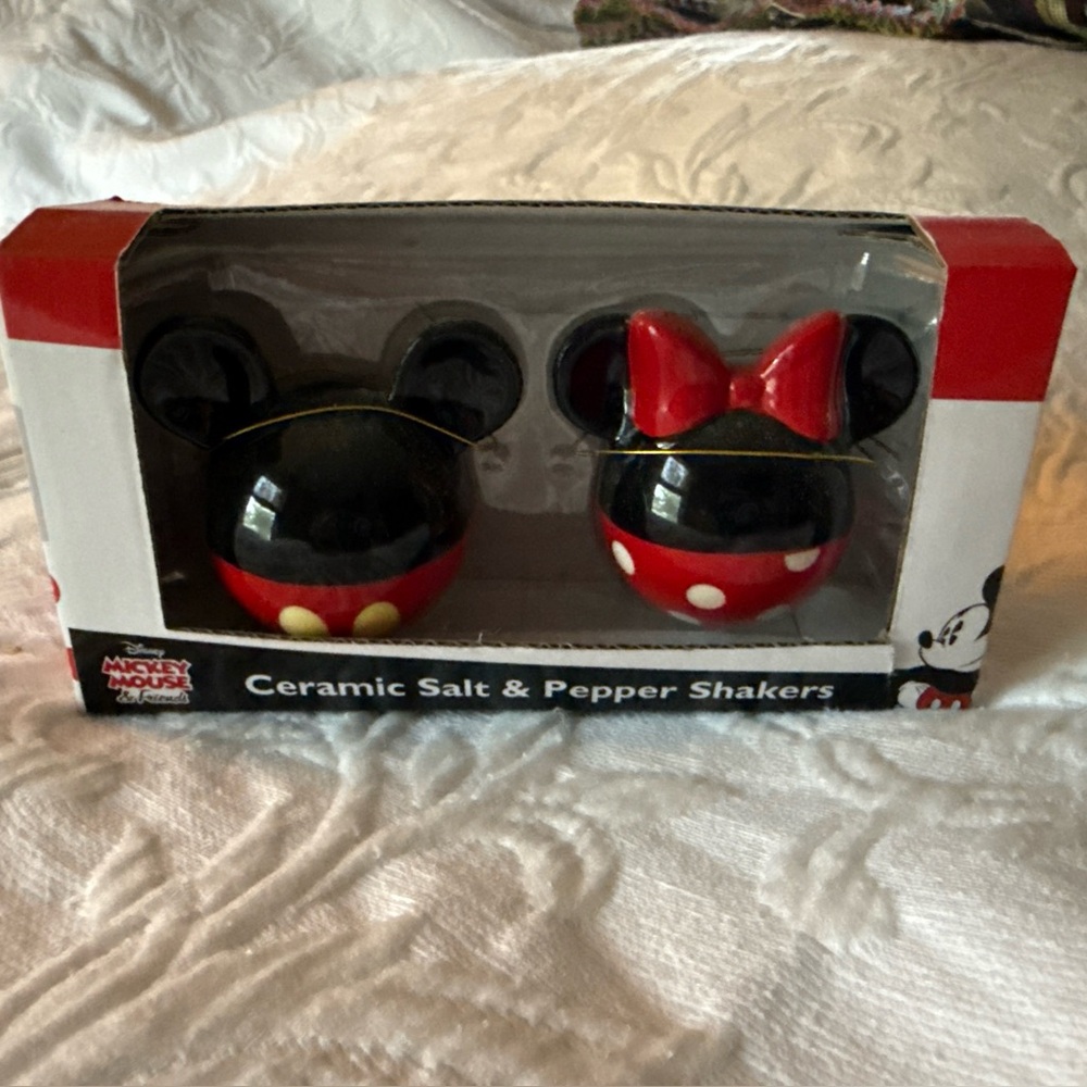 Disney Mickey Minnie Mouse Friends Ceramic Salt and Pepper Shakers NEW
